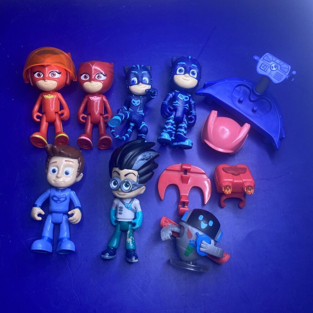 PJ MASKS Lot of 7 Figures, Owlette, Romeo, Catboy, Conner, Robot & Accessories